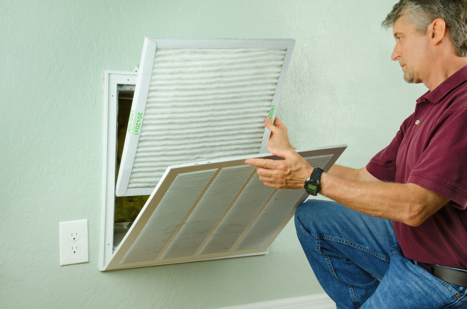 Man changes air filter